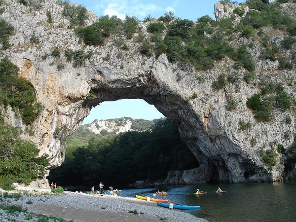 Quel est le meilleur camping 4 étoiles en Ardeche pour un séjour détente en famille ?